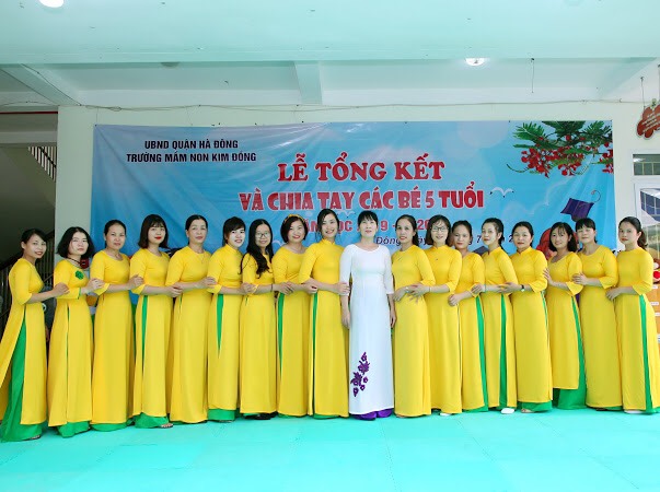 Tập thể cán bộ, giáo viên, nhân viên trường MN Kim Đồng