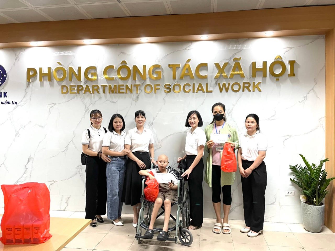 “Vẽ tiếp yêu thương” cùng các bệnh nhân tại Khoa Nhi, Bệnh Viện K Tân Triều